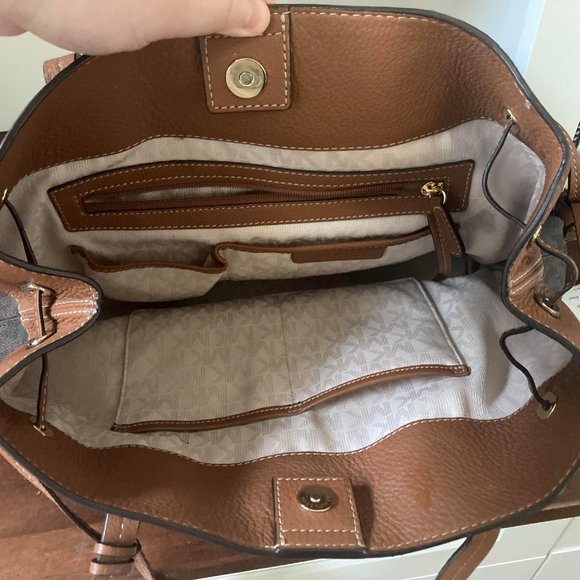 Michael Kors MARINA NORTH SOUTH LARGE TOTE - Picture 2 of 2